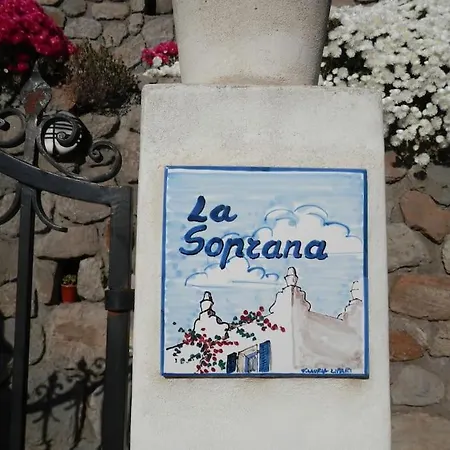 Soprana, Casa Per Vacanze بيت للعطل *