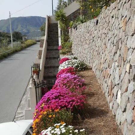 Soprana, Casa Per Vacanze * Lipari